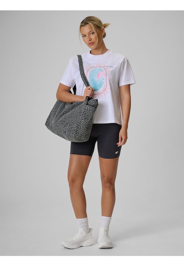 4f - 4F T-shirt loose z nadrukiem damski - biały XS. Okazja: na co dzień, na spacer, do pracy. Kolor: biały. Materiał: bawełna, dzianina. Wzór: nadruk. Styl: casual, klasyczny