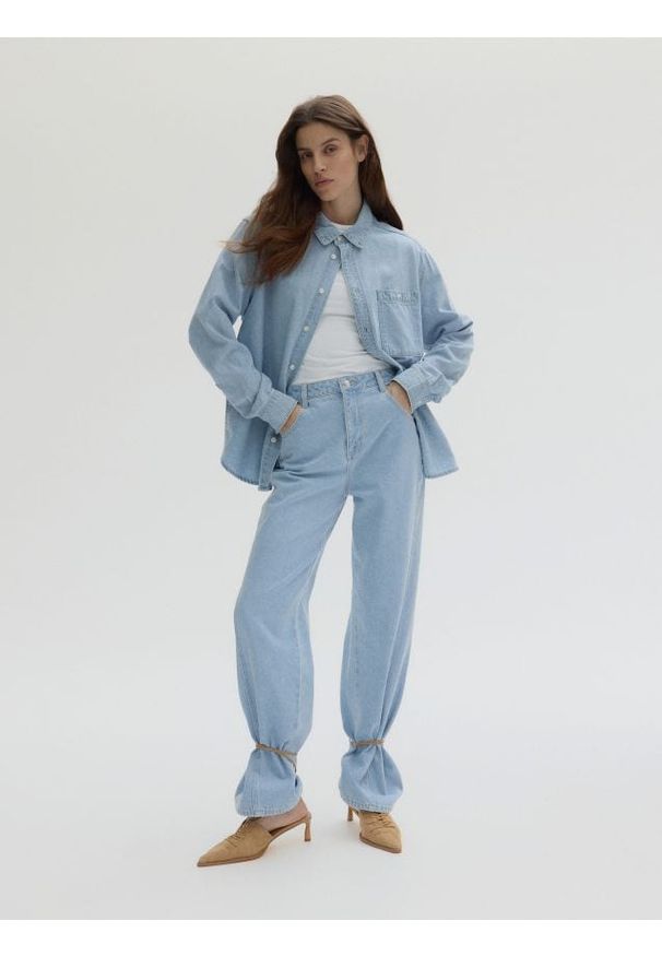 Reserved - Jeansy straight z wysokim stanem - niebieski. Stan: podwyższony. Kolor: niebieski