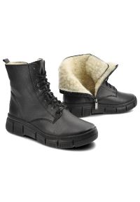 Trzewiki damskie Wasak, ze skóry naturalnej z wiązanym przodem zabudowaną cholewką sięgającą kostki, czarne, 660. Kolor: czarny. Materiał: skóra. Szerokość cholewki: normalna. Wzór: grochy. Sezon: jesień. Obcas: na platformie #3