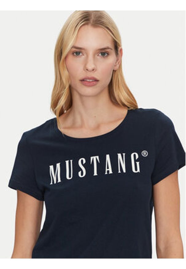 Mustang T-Shirt Alma 1013933 Granatowy Regular Fit. Kolor: niebieski. Materiał: bawełna
