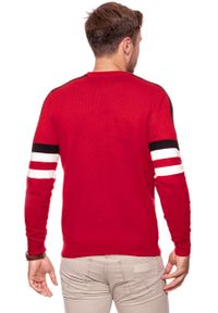 Wrangler - MĘSKI SWETER WRANGLER RETRO CREW SALSA RED W8635P3WN. Kolor: czerwony. Materiał: wełna. Styl: retro #6