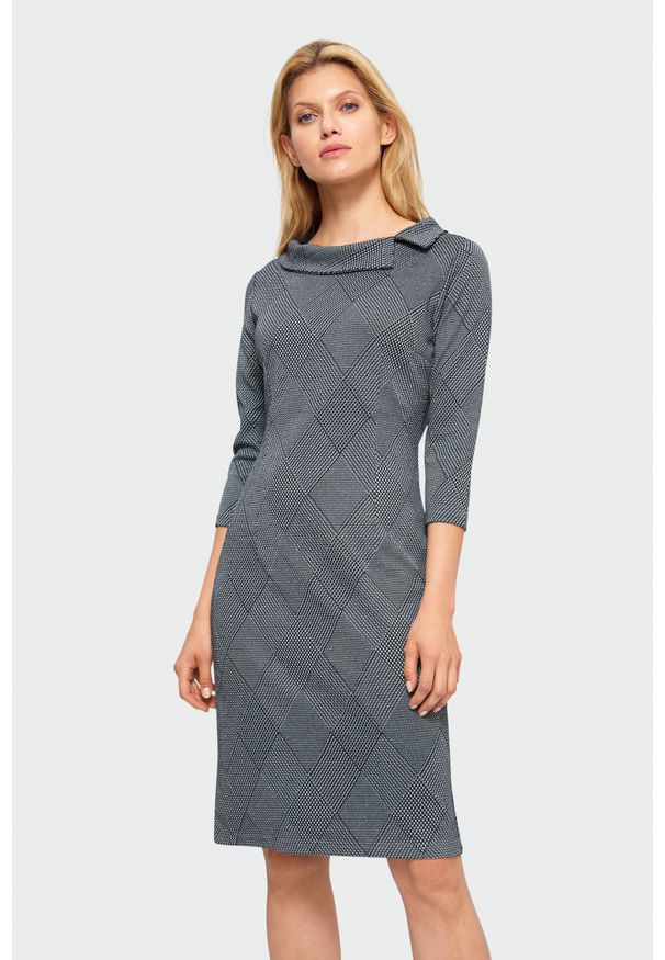 Greenpoint - Wzorzysta sukienka o prostym kroju. Typ sukienki: proste