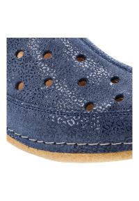 Granatowe Klapki Armodo Stylowe Obuwie Damskie Puma. Okazja: na spacer, na co dzień, do domu. Kolor: niebieski. Materiał: skóra. Styl: elegancki #3