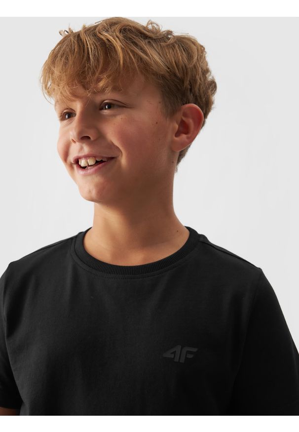 4f - 4F T-shirt gładki chłopięcy - czarny 140 (9-10 lat). Okazja: na co dzień. Kolor: czarny. Materiał: dzianina, bawełna, jersey. Długość rękawa: krótki rękaw. Długość: krótkie. Wzór: gładki. Sezon: lato. Styl: sportowy, casual