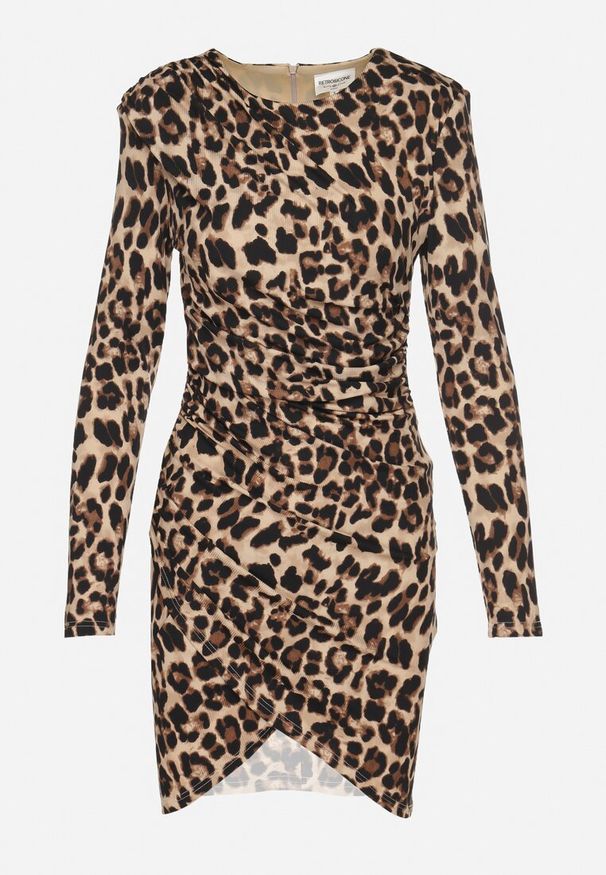 Born2be - Ciemnobeżowa Marszczona Sukienka w Panterkę o Dopasowanym Kroju z Usztywnionymi Ramionami Tifitha. Kolor: beżowy. Materiał: skóra. Długość rękawa: długi rękaw. Wzór: motyw zwierzęcy. Styl: wizytowy, klasyczny, elegancki