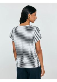 Big-Star - Koszulka damska w paski biało-granatowa Aleksa 403. Okazja: na co dzień. Kolor: niebieski. Materiał: dzianina, bawełna, żakard. Wzór: paski. Styl: casual, klasyczny #2