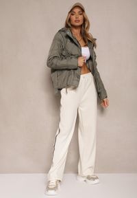Renee - Zielona Kurtka z Kapturem Sznurkami i Ozdobnymi Przeszyciami Karedia. Okazja: na co dzień. Typ kołnierza: kaptur. Kolor: zielony. Materiał: jeans. Styl: sportowy, casual #5
