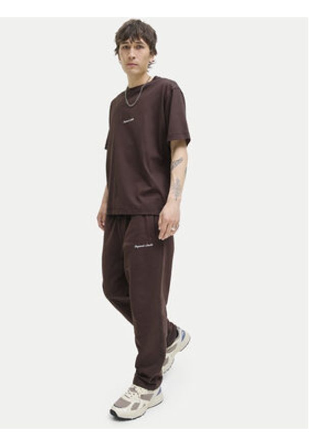 Jack & Jones Spodnie dresowe Kane Norrebro 12282553 Brązowy ciemny Relaxed Fit. Kolor: brązowy. Materiał: bawełna