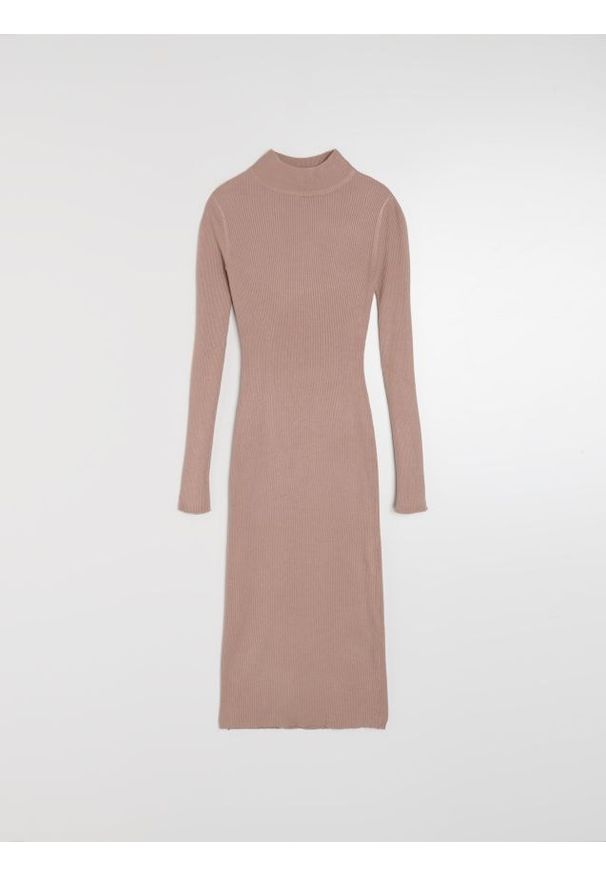 Sinsay - Swetrowa sukienka midi z golfem - beżowy. Typ kołnierza: golf. Kolor: beżowy. Długość: midi