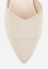 Born2be - Beżowe Strukturalne Czółenka VICES na Słupku z Paskiem wokół Kostki Kallimei. Okazja: na co dzień, na spotkanie biznesowe. Zapięcie: pasek. Kolor: beżowy. Materiał: jeans. Obcas: na słupku. Styl: casual, biznesowy, elegancki #2