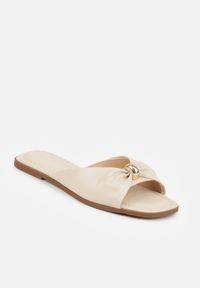 Renee - Beżowe Klapki na Płaskiej Podeszwie Zdobione Metaliczną Aplikacją Winnessa. Okazja: na co dzień. Kolor: beżowy. Materiał: jeans. Wzór: aplikacja. Obcas: na płaskiej podeszwie. Styl: casual #4