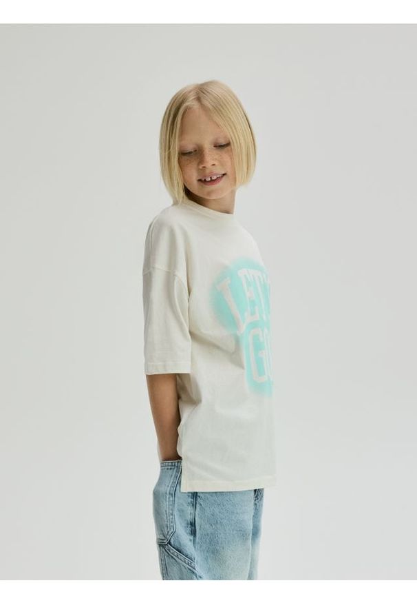 Reserved - T-shirt z nadrukiem - złamana biel. Materiał: bawełna, dzianina. Wzór: nadruk