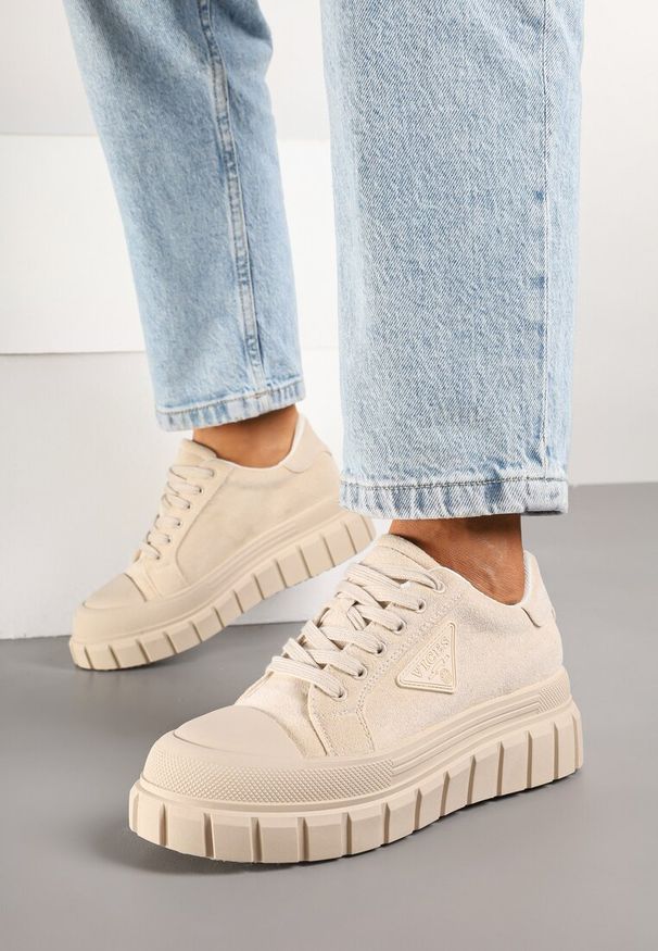 Born2be - Beżowe Sneakersy Vices na Grubej Podeszwie z Geometryczną Aplikacją Leanae. Okazja: na co dzień. Zapięcie: sznurówki. Kolor: beżowy. Materiał: jeans. Wzór: aplikacja, geometria