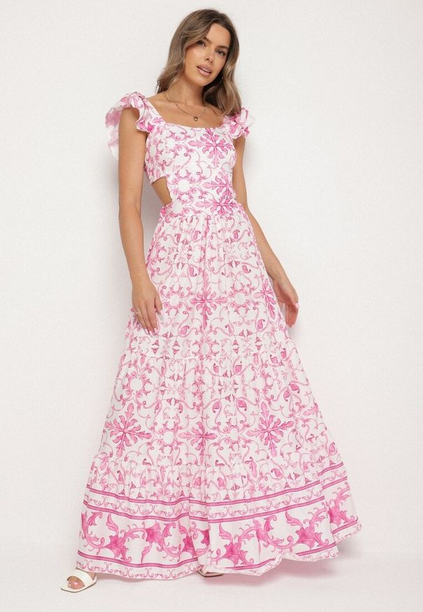 Born2be - Fuksjowa Sukienka w Ornamentny Wzór z Wycięciem Halionea. Okazja: na co dzień. Kolor: różowy. Sezon: lato. Styl: casual