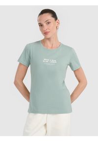 4f - 4F T-shirt regular z nadrukiem damski - turkusowy XS. Okazja: na co dzień. Kolor: turkusowy. Materiał: tkanina, bawełna. Wzór: nadruk. Styl: casual
