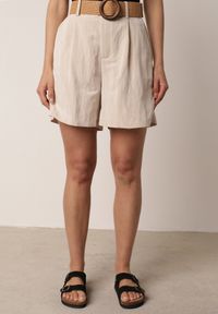 Born2be - Beżowe Szorty Casual z Wiskozą Wysokim Stanem i Plecionym Paskiem Evena. Okazja: na co dzień. Stan: podwyższony. Kolor: beżowy. Materiał: wiskoza. Styl: casual #5