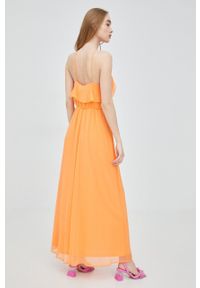 Vero Moda sukienka kolor pomarańczowy maxi rozkloszowana. Kolor: pomarańczowy. Materiał: poliester, tkanina. Typ sukienki: rozkloszowane. Długość: maxi
