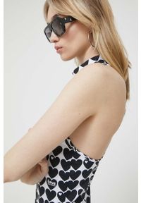 Love Moschino sukienka mini dopasowana. Typ kołnierza: kołnierzyk stójkowy. Materiał: dzianina. Typ sukienki: dopasowane. Długość: mini #5