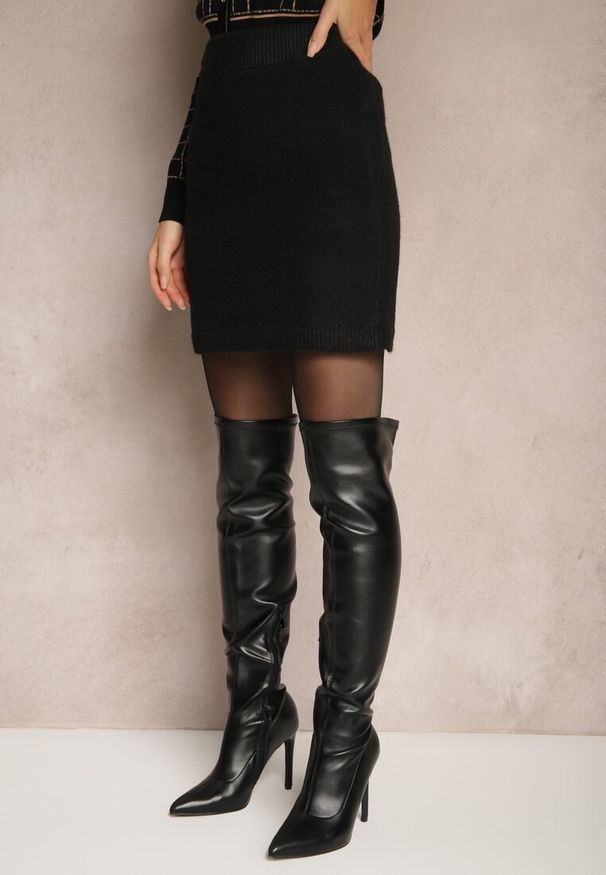 Renee - Czarna Prosta Spódnica z Dzianiny z Domieszką Wełny z Gumką w Talii Parilae. Okazja: na co dzień. Kolor: czarny. Materiał: wełna, dzianina. Styl: casual, elegancki