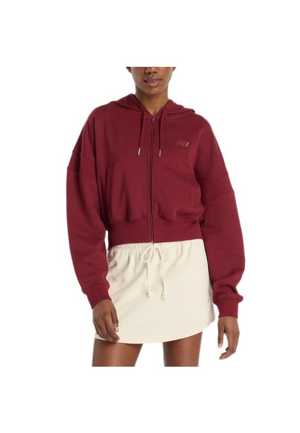 Bluza damska New Balance WJ51506MHB - bordowa. Okazja: na co dzień. Kolor: czerwony. Materiał: bawełna, materiał, dresówka. Wzór: ze splotem. Styl: casual, klasyczny