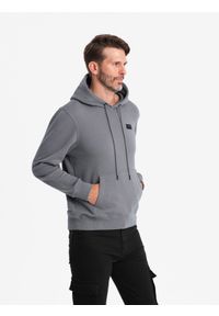 Ombre Clothing - Męska bluza dresowa kangurka z kapturem i metalowym pinem – szara V1 OM-SSNZ-0141 - XXL. Okazja: na co dzień. Typ kołnierza: kaptur. Kolor: szary. Materiał: dresówka. Wzór: jednolity. Styl: casual