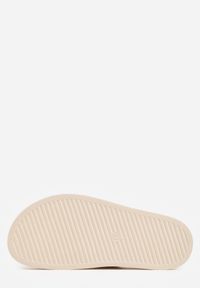 Born2be - Beżowe Klapki Ozdobione Dwoma Klamrami Sthosaildy. Okazja: na spacer. Kolor: beżowy. Materiał: satyna. Wzór: aplikacja. Sezon: lato. Styl: elegancki, boho #7