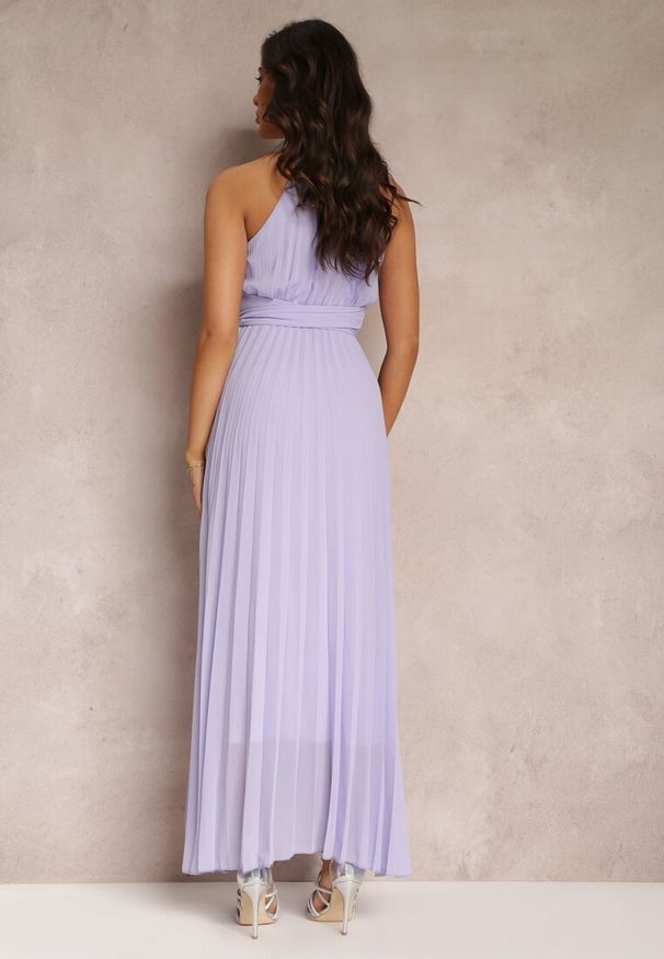 Renee - Fioletowa Sukienka Maxi bez Rękawów z Gumką w Talii z Plisowanej Tkaniny Pesstia. Kolor: fioletowy. Materiał: tkanina. Długość rękawa: bez rękawów. Typ sukienki: rozkloszowane. Długość: maxi