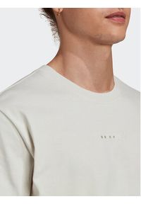 Adidas - adidas T-Shirt Reveal Essentials HK2723 Beżowy Loose Fit. Kolor: beżowy. Materiał: bawełna #7