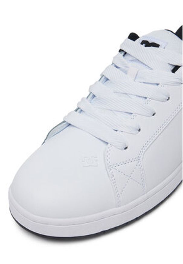 DC Shoes Sneakersy COURT GRAFFIK 300529-WLK Biały. Kolor: biały. Materiał: skóra