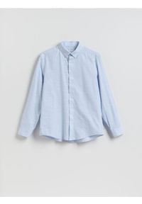 Reserved - Gładka koszula regular fit - jasnoniebieski. Kolor: niebieski. Materiał: tkanina, bawełna. Wzór: gładki