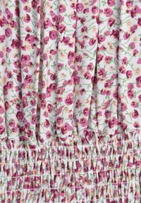 Renee - Biało-Czerwona Bawełniana Sukienka z Gumką w Talii o Fasonie Hiszpanki Jazmi. Okazja: na co dzień, na spacer. Typ kołnierza: dekolt hiszpanka. Kolor: biały. Materiał: bawełna. Wzór: aplikacja. Typ sukienki: sportowe, proste. Styl: sportowy, casual, elegancki #6