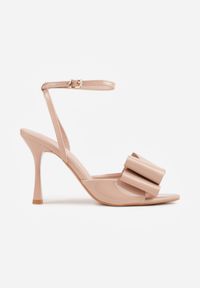 Born2be - Beżowe Sandały Lakierowane Ozdobione Kokardkami Varona. Zapięcie: sprzączka. Kolor: beżowy. Materiał: lakier. Wzór: aplikacja. Sezon: lato. Obcas: na obcasie. Wysokość obcasa: średni #7