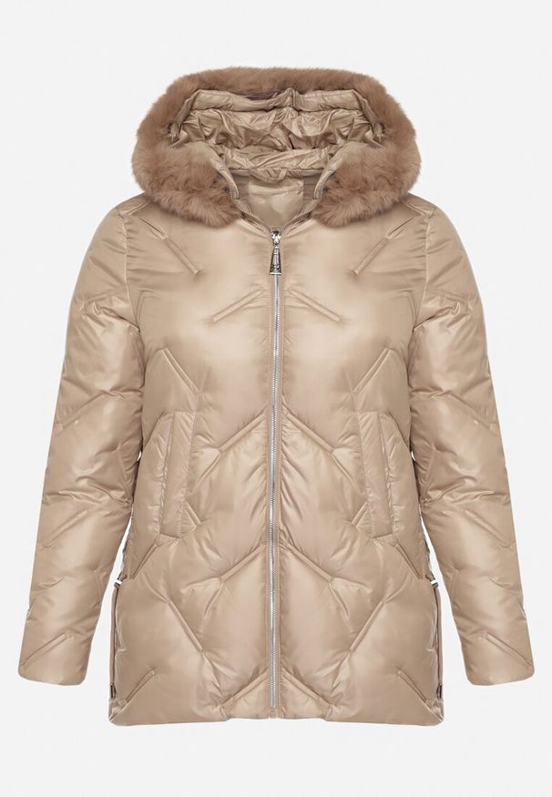 Born2be - Beżowa Pikowana Kurtka z Kapturem z Odpinanym Futerkiem Sevea. Okazja: na spacer. Typ kołnierza: kaptur. Kolekcja: plus size. Kolor: brązowy, beżowy. Materiał: futro. Styl: klasyczny, sportowy