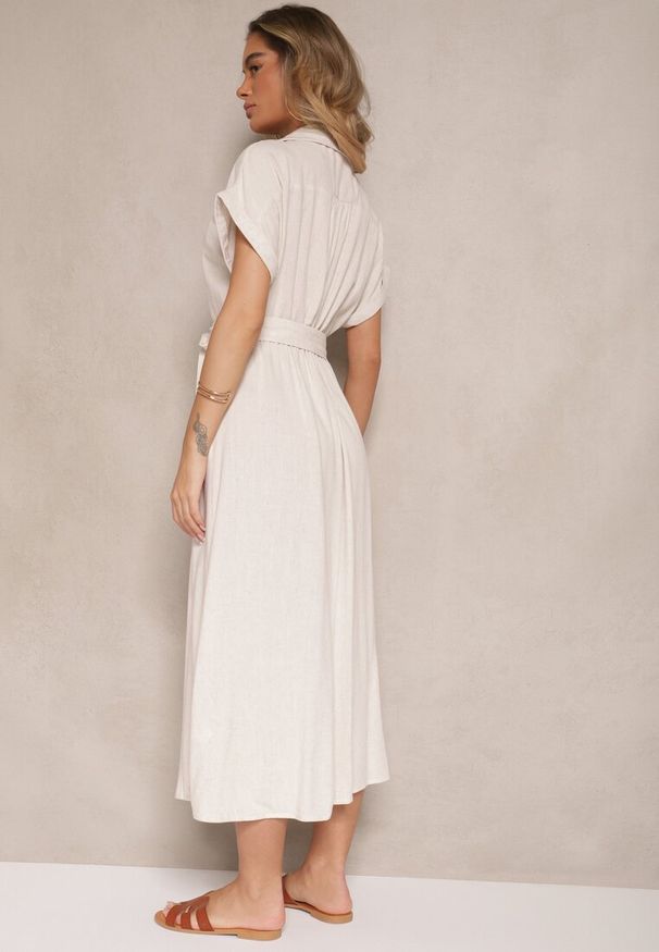 Renee - Jasnobeżowa Bawełniana Sukienka Koszulowa z Wiązanym Paskiem i Krótkim Rękawem Elannoria. Okazja: na co dzień, na spacer. Typ kołnierza: dekolt w serek, kołnierzyk klasyczny. Kolor: beżowy. Materiał: bawełna. Długość rękawa: krótki rękaw. Typ sukienki: koszulowe. Styl: casual, klasyczny, elegancki