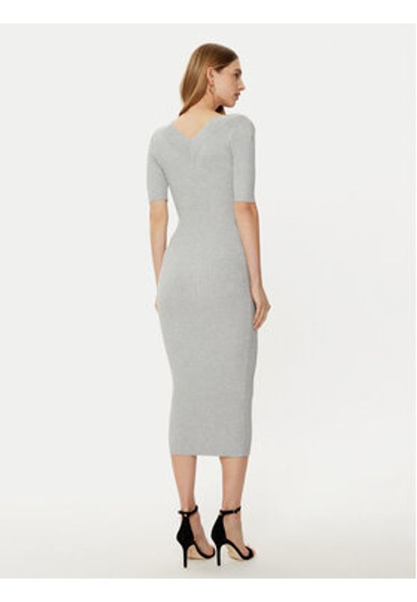Guess Sukienka dzianinowa W5RK11 Z2V62 Szary Bodycon Fit. Kolor: szary. Materiał: wiskoza. Typ sukienki: bodycon