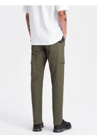 Ombre Clothing - Spodnie męskie z kieszeniami cargo i ściągaczem na dole nogawki - ciemnooliwkowe V1 OM-PACG-0189 - XXL. Kolor: oliwkowy. Materiał: bawełna, elastan #3