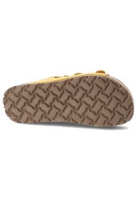 Klapki damskie Yokono, cholewka ze skóry naturalnej zamszowej z trzema szerokimi paskami, żółte, Wiwi-263 Ser Mostaza. Kolor: żółty. Materiał: skóra, zamsz. Wzór: paski. Sezon: lato #7