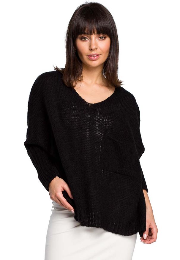 MOE - Czarny Asymetryczny Oversizowy Sweter z Kieszonką. Kolor: czarny. Materiał: wełna, poliester