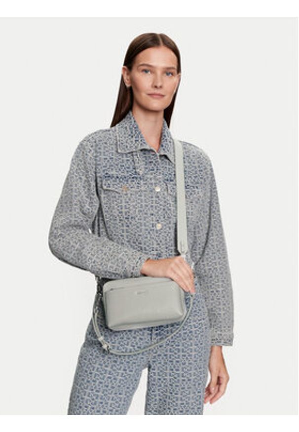 Calvin Klein Torebka Ck Must Conv Camera Bag K60K612110 Szary. Kolor: szary. Materiał: skórzane