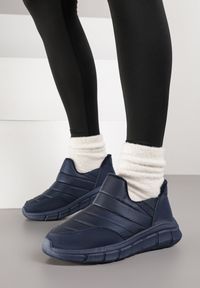 Born2be - Granatowe Pikowane Sneakersy Śniegowce na Grubej Tłoczonej Platformie Verta. Okazja: na co dzień. Kolor: niebieski. Materiał: jeans. Obcas: na platformie