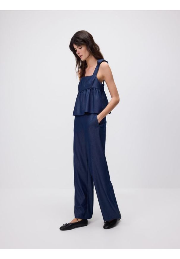 Reserved - Jeansy wide leg z rozcięciem - granatowy. Kolor: niebieski. Materiał: jeans