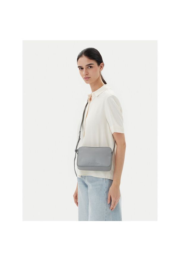 Torebka Calvin Klein. Kolor: szary