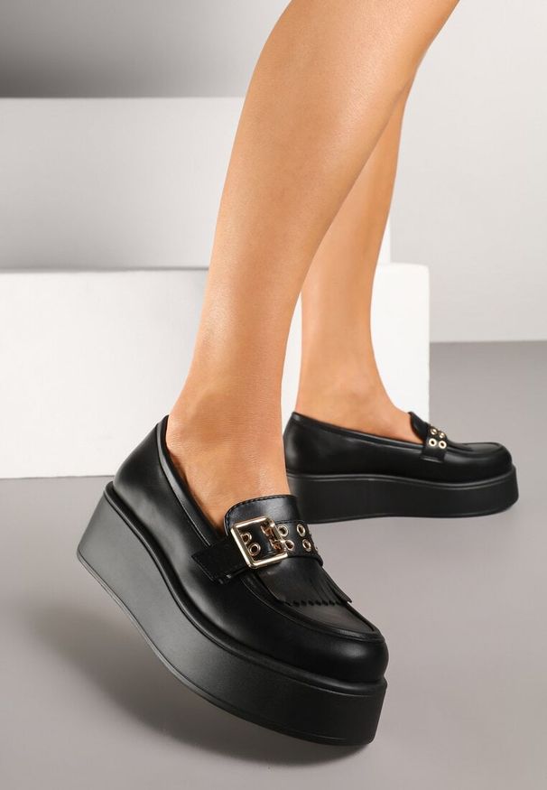 Born2be - Czarne Mokasyny na Grubej Podeszwie Ozdobione Frędzlami i Klamrą Galritis. Okazja: na co dzień. Zapięcie: klamry. Kolor: czarny. Materiał: jeans. Wzór: aplikacja. Styl: casual, klasyczny, elegancki