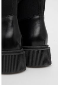 Kurt Geiger London Botki skórzane damskie kolor czarny na platformie. Nosek buta: okrągły. Kolor: czarny. Materiał: skóra. Obcas: na platformie #5