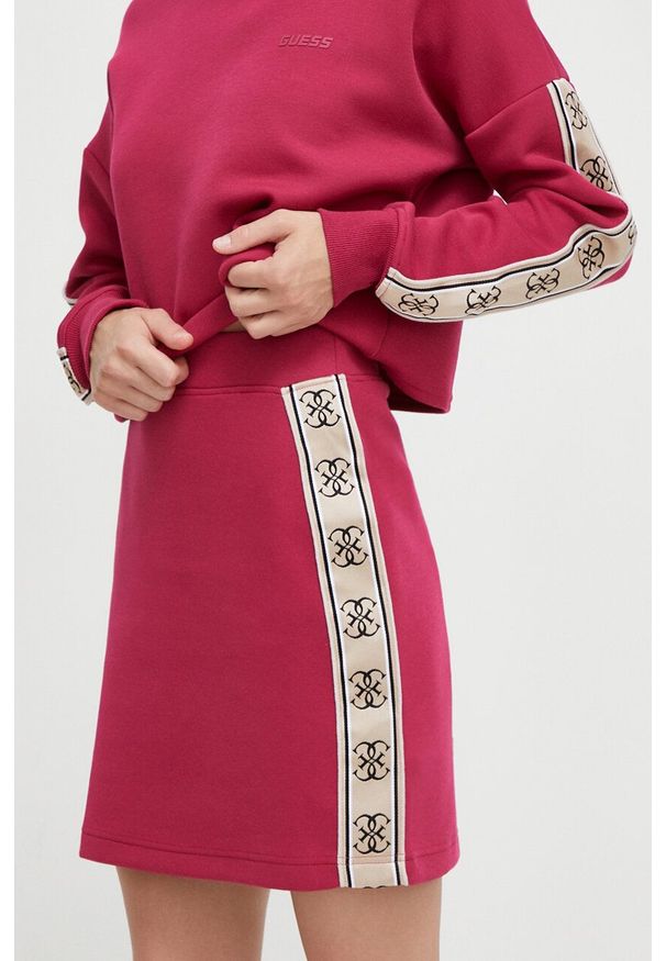 Guess spódnica kolor fioletowy mini prosta. Stan: podwyższony. Kolor: fioletowy. Wzór: aplikacja