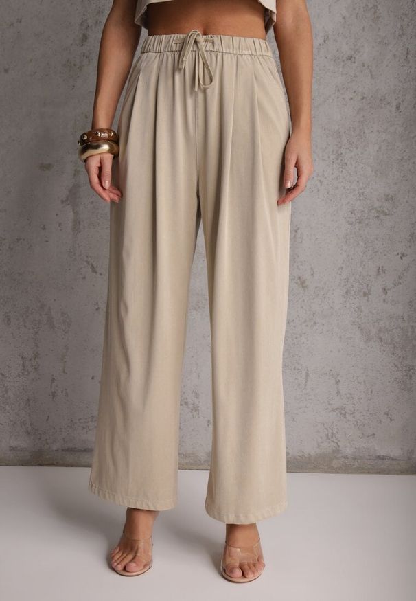 Renee - Beżowe Szerokie Spodnie Wiskozą Bawełną i Elastyczną Talią ze Sznurkiem Arkinae. Okazja: na co dzień. Stan: podwyższony. Kolor: beżowy. Materiał: wiskoza, bawełna. Wzór: aplikacja. Styl: casual