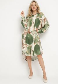 Born2be - Zielona Sukienka Koszulowa Oversize z Wiskozy w Abstrakcyjny Wzór Gonania. Okazja: na co dzień. Typ kołnierza: kołnierzyk klasyczny. Kolor: zielony. Materiał: wiskoza. Długość rękawa: długi rękaw. Typ sukienki: oversize, koszulowe. Styl: klasyczny, casual, elegancki #6