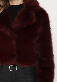 Born2be - Bordowa Futerkowa Kurtka o Krótkim Kroju z Eleganckim Kołnierzem Tazamisa. Okazja: na co dzień. Kolor: czerwony. Materiał: jeans. Długość: krótkie. Styl: elegancki #6