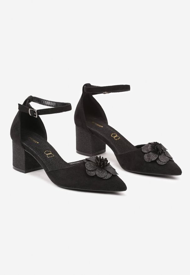 Born2be - Czarne Czółenka na Obcasie Vices ze Skórzaną Wkładką i Kwiatową Brokatową Aplikacją Leanitia. Okazja: na co dzień. Nosek buta: szpiczasty. Zapięcie: pasek. Kolor: czarny. Wzór: kwiaty, aplikacja. Materiał: skóra. Obcas: na obcasie. Styl: rockowy, casual, klasyczny. Wysokość obcasa: średni