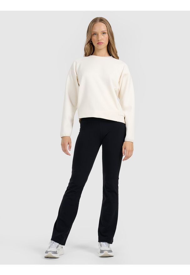 4f - 4F Bluza dresowa nierozpinana bez kaptura damska - beżowa S. Okazja: na co dzień. Typ kołnierza: bez kaptura. Kolor: beżowy. Materiał: dresówka. Wzór: gładki. Styl: casual